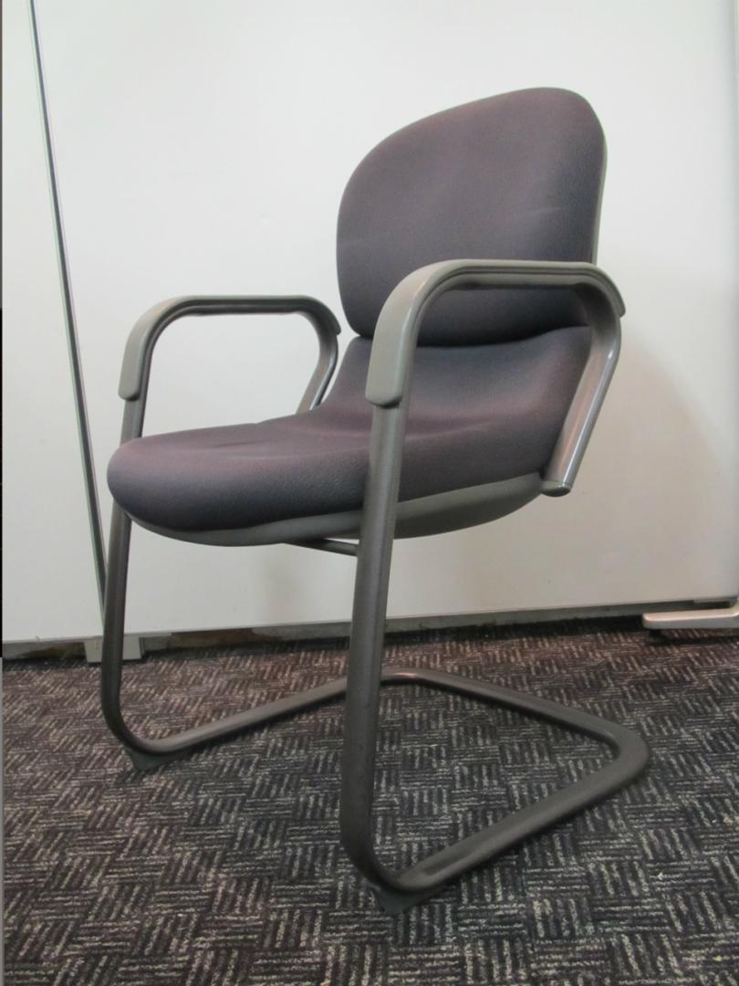 ◆内田洋行製　◆肘付きミーティングチェア
                        
                                    中古
            
