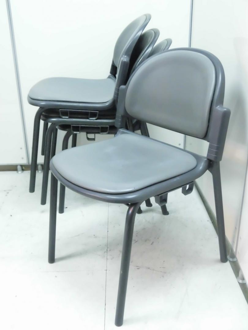 この価格でスタッキングチェア4脚セットが手に入る　限定1セット　【おつとめ品】
                        
                                    中古
            