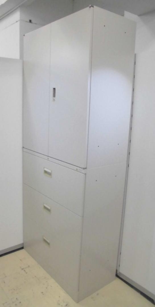 やっぱり定番が一番!　観音開きと3段引き出しの書庫セット!!
                        42型
                                    中古
            