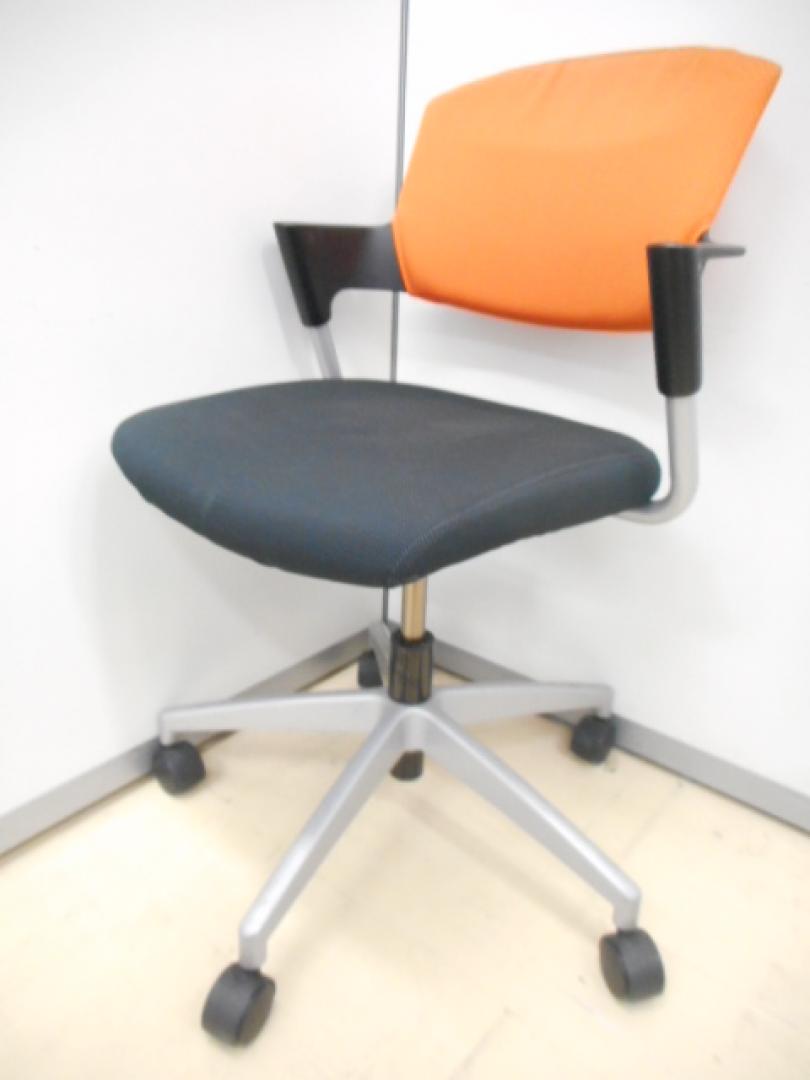 【会議用チェア】コクヨ製　ミーティングチェア　人気のプロッティシリーズ
                        プロッティ
                                    中古
            