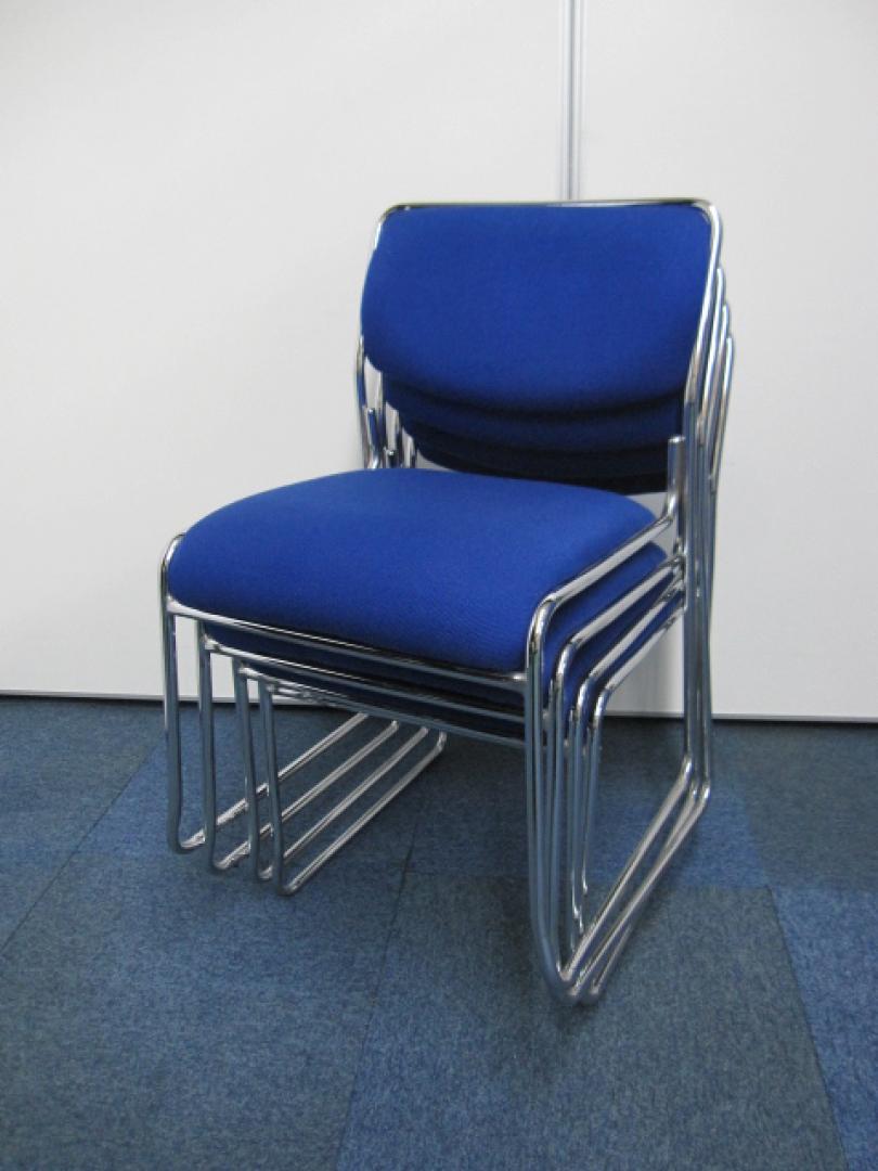 【セット商品】【スタッキングチェア】鮮やかなブルー　４脚１セット
                        
                                    中古
            