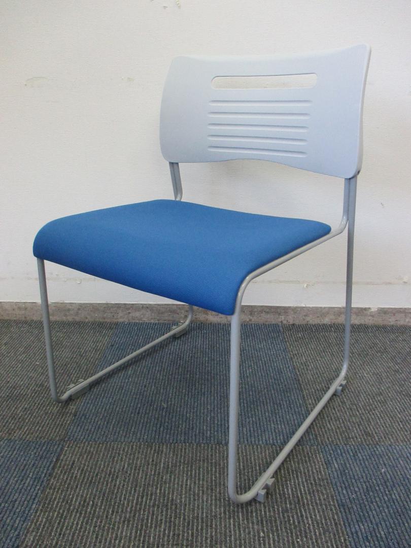【4脚揃います!!】【座面は布地】イノウエ製　スタックチェア【状態良好品】【中古】
                        PMCシリーズ
                                    中古
            