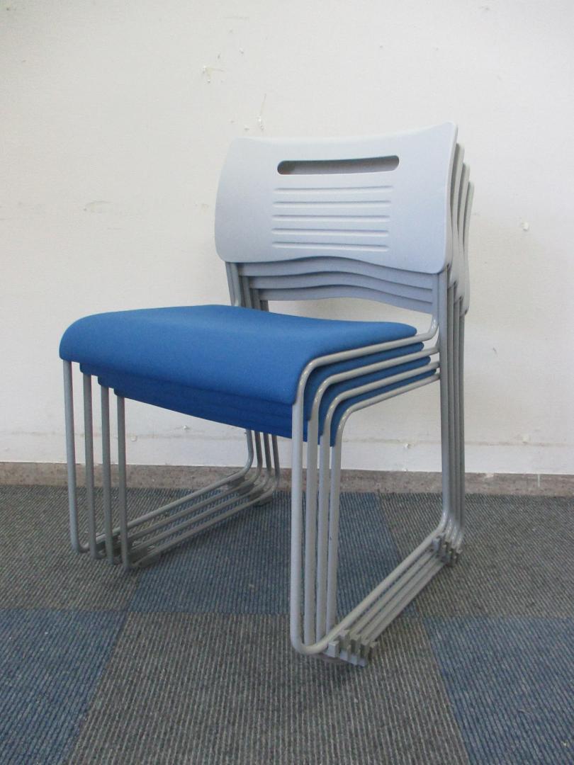 【4脚セット商品】【座面は布地】イノウエ製　スタックチェア【状態良好品】【中古】
                        PMCシリーズ
                                    中古
            