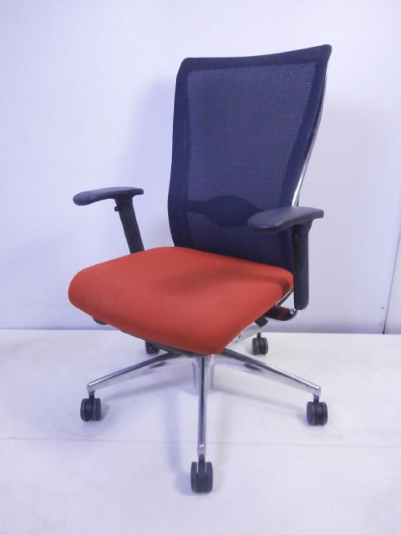【スタイリッシュデザインの高級チェア】コクヨ　/　フォスター　/　背面ネイビー・座面レッドのツートンカラー　/　ランバーサポート　/　肘付
                        フォスターチェア
                                    中古
            