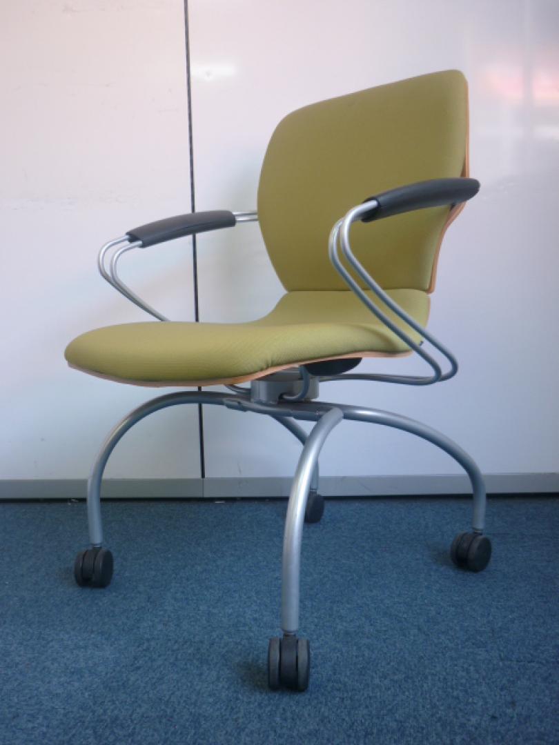 【２脚限定！】■鮮やかなグリーン色■仙台店限定入荷事務用品
                        
                                    中古
            