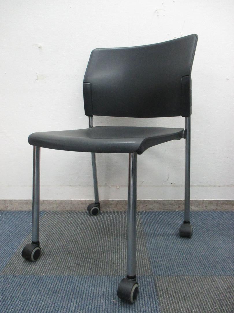 【キャスター付き】【樹脂素材】unknown製　スタックチェア【中古】
                        
                                    中古
            