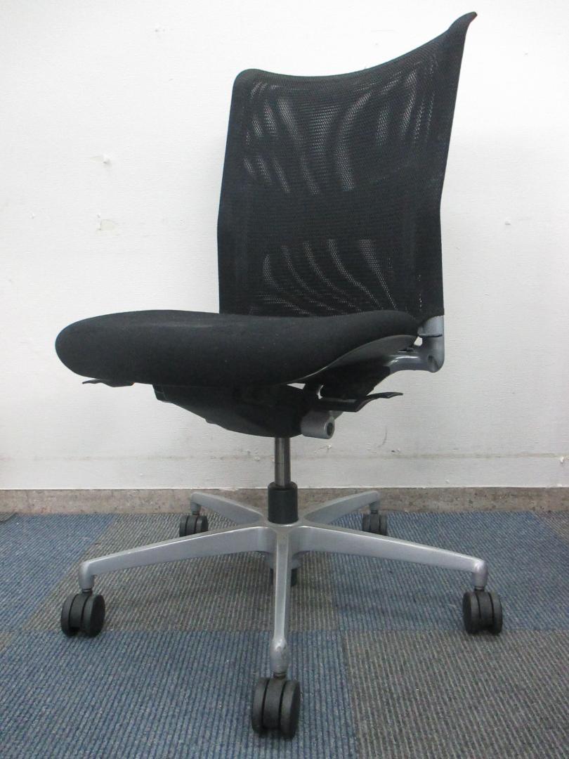 【おつとめ品】【座面全体にホツレ有り】イトーキ製　Praoαシリーズ　肘なし【メッシュチェア】【中古】
                        
                                    中古
            