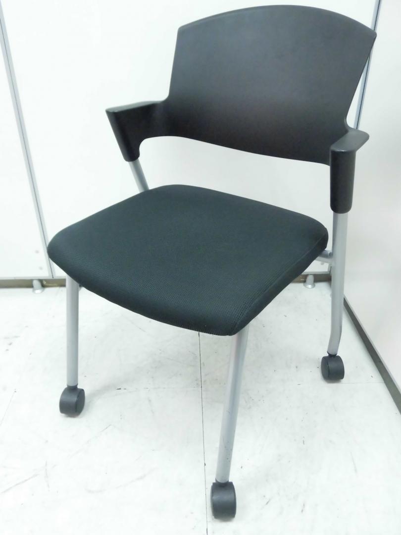 【6脚入荷】コクヨ製キャスター付きスタッキングチェア　ちっちゃい肘もあるよ
                        プロッティ
                                    中古
            