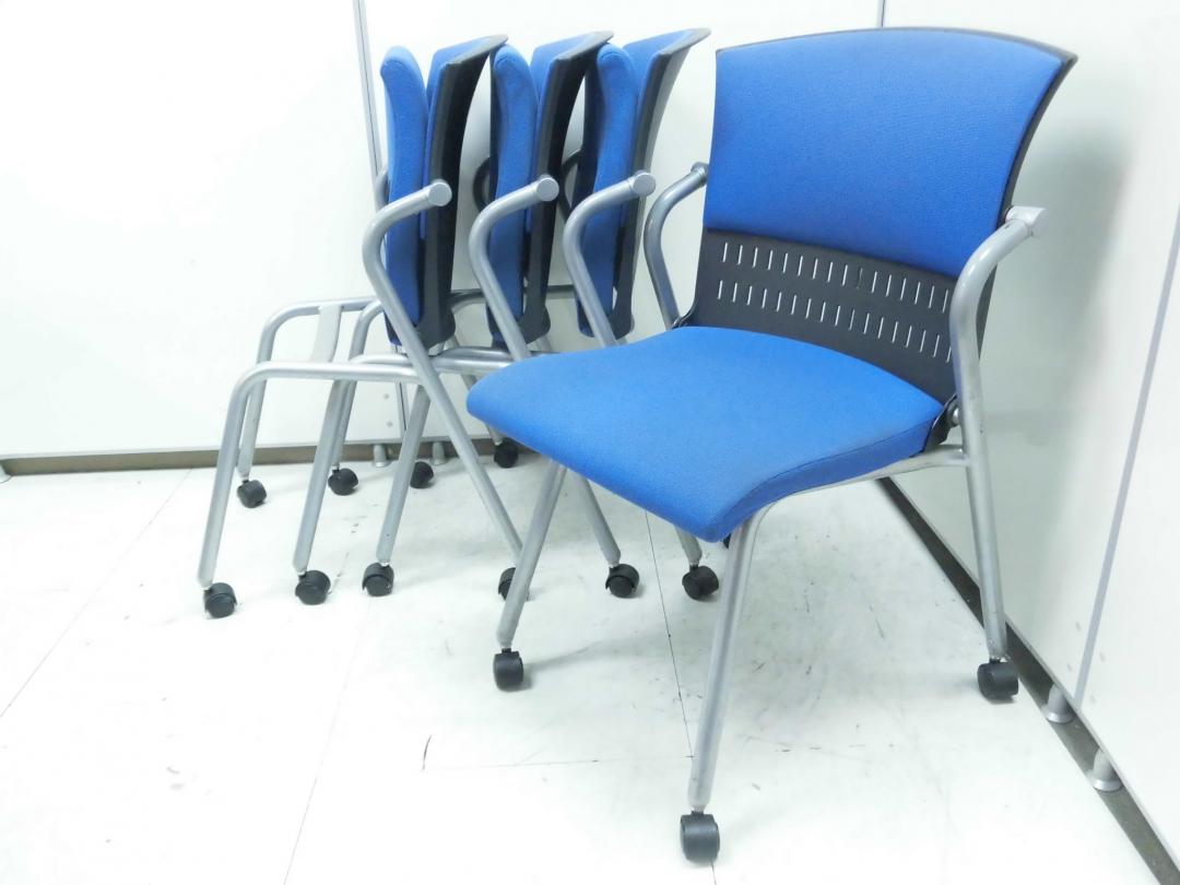 【限定1セット】イトーキ製ネスティングチェアの4脚セット　
                        
                                    中古
            