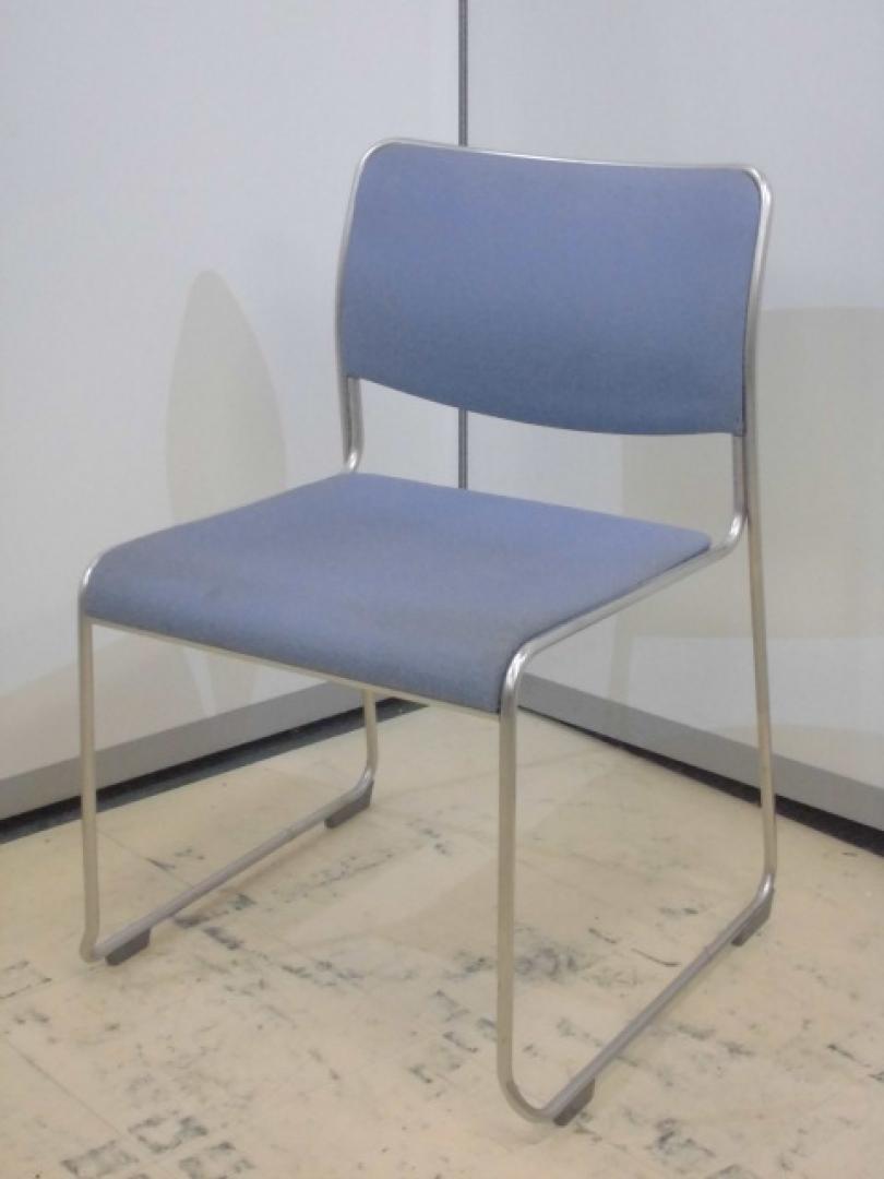 不動の大人気カラー！ブルーのスタッキングチェアの登場です！
                        
                                    中古
            