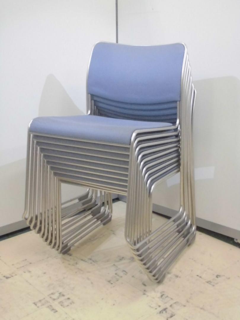 不動の大人気カラー！ブルーのスタッキングチェア！今回は10個セット！
                        
                                    中古
            