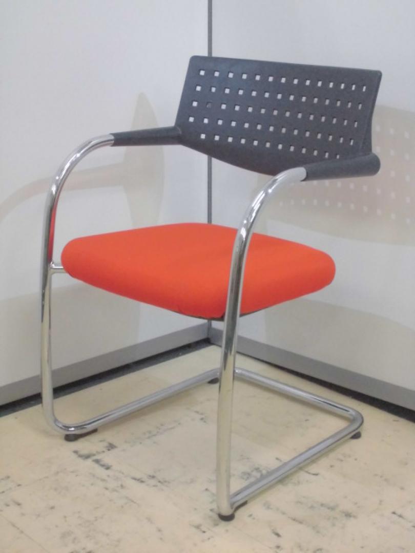 デザイナーズスタッキングチェアです！座り心地バツグンです！
                        ビザビス
                                    中古
            