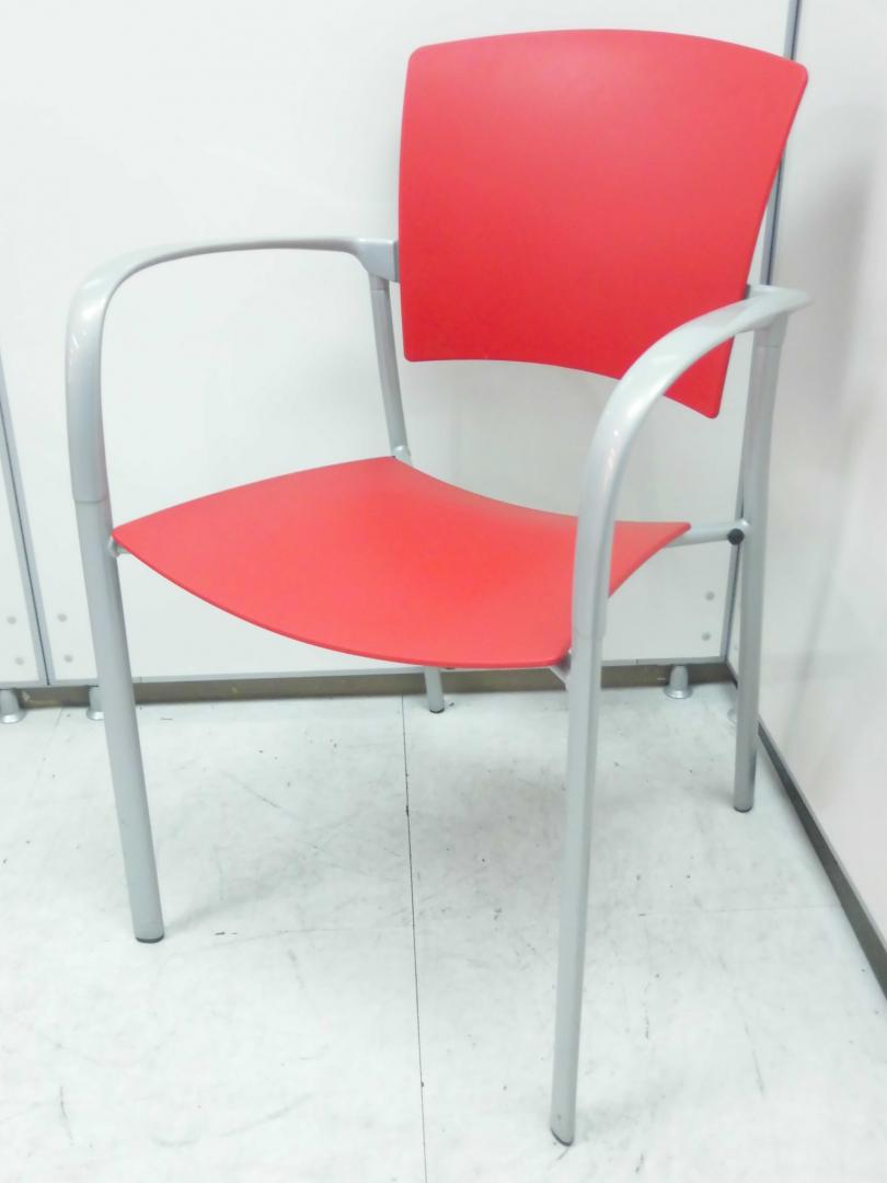 【12脚入荷】おしゃれなスタッキングチェア　赤がまぶしい
                        ENEA
                                    中古
            