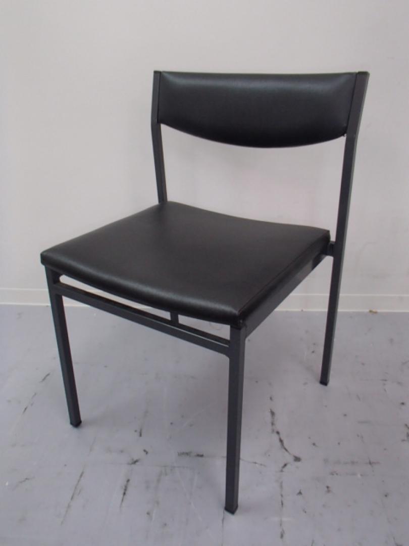 【祝！大阪・堺店オープン】｜ミーティングチェア　コクヨ製｜ブラック色　美品｜モダンかつ落ち着きのあるデザイン！
                        
                                    中古
            