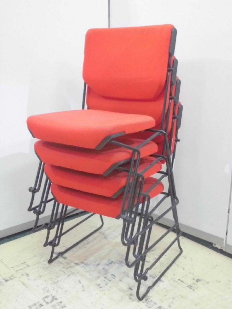 人気のジロフレックス製スタッキングチェア！4脚セットです！
                        
                                    中古
            