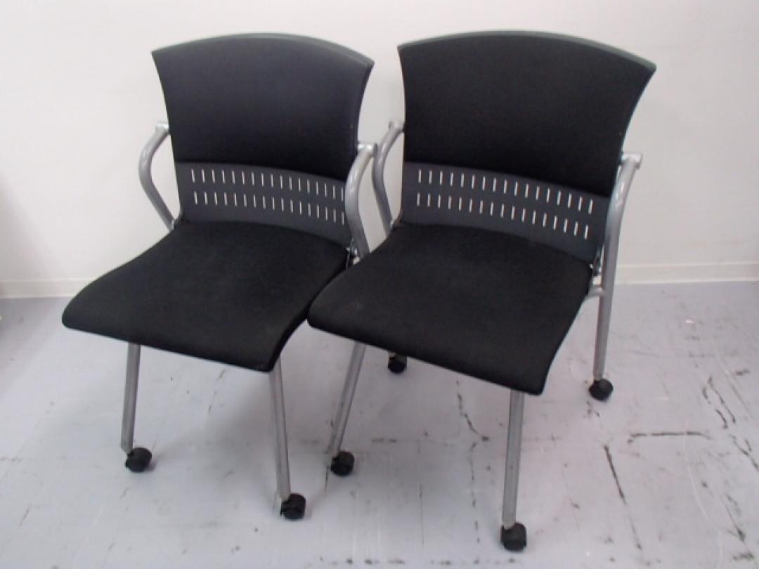 【祝！大阪・堺店オープン】｜ミーティングチェア｜2脚セット　ブラック色｜キャスター付きで移動に便利で会議や研修に最適！【セット商品】
                        
                                    中古
            