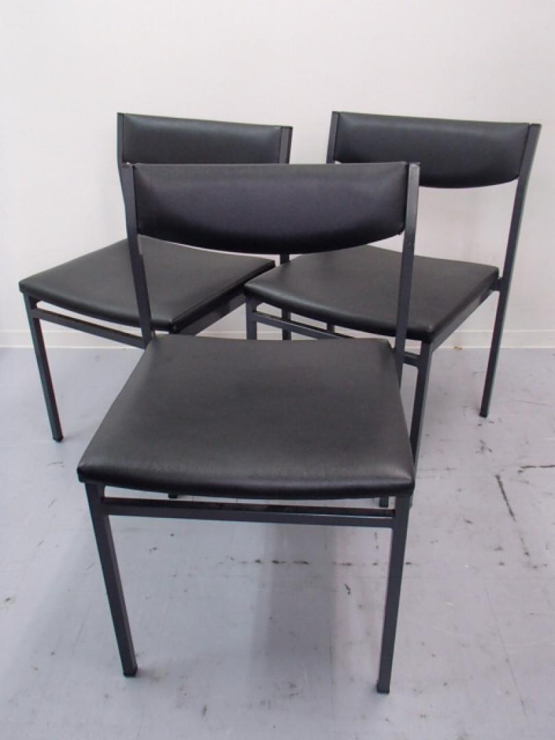 【祝！大阪・堺店オープン】｜ミーティングチェア　コクヨ製　3脚セット｜ブラック色　美品｜モダンかつ落ち着きのあるデザイン！【セット商品】 
                        
                                    中古
            