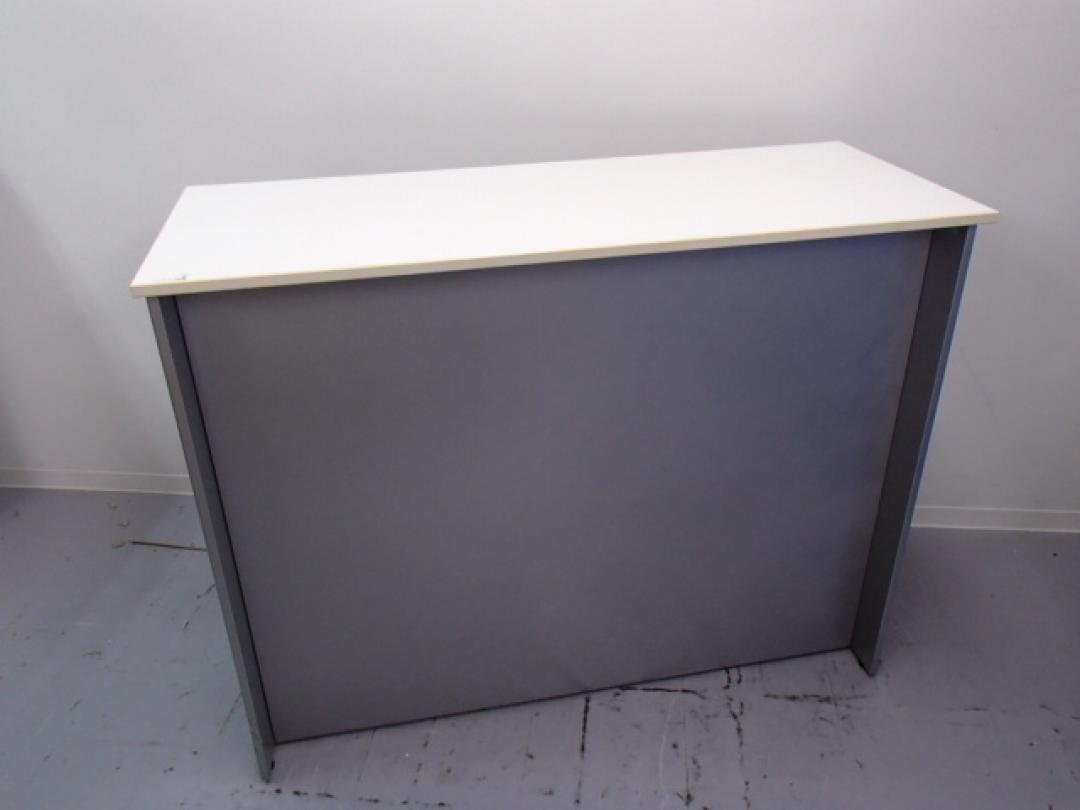 【祝！大阪・堺店オープン】｜ハイカウンター｜プラス製　ホワイト色｜受付スペース、店舗等で使えるハイカウンター！
                        
                                    中古
            