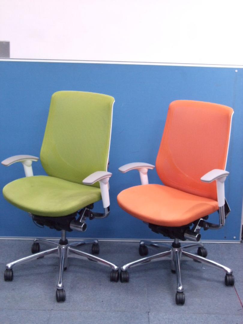 【2脚セット】 高級チェアをお得に！
                        Zephyr(ゼファー)チェア
                                    中古
            