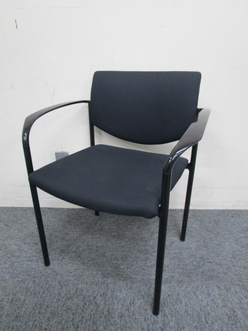 【スチールケース製】肘付スタッキングチェア
                        
                                    中古
            