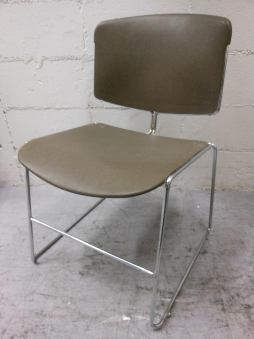 怒涛の大量入荷中！！デザイナーズチェア、スタックタイプ！在庫数100脚で汚れが目立ちにくいタイプです！～
                        
                                    中古
            