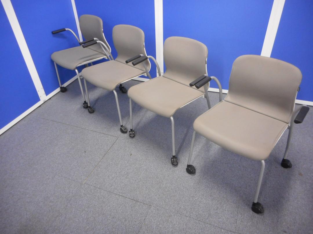 【4脚セット】まとめて購入はセットが絶対お得！キャスター付きスタッキングチェア！【セット商品】【会議室】
                        
                                    中古
            