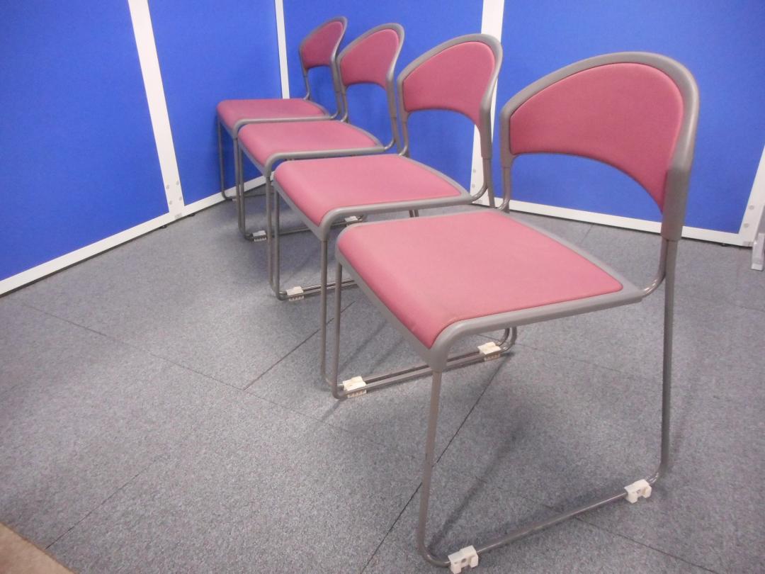 4脚セットのスタッキングチェアです！
                        
                                    中古
            