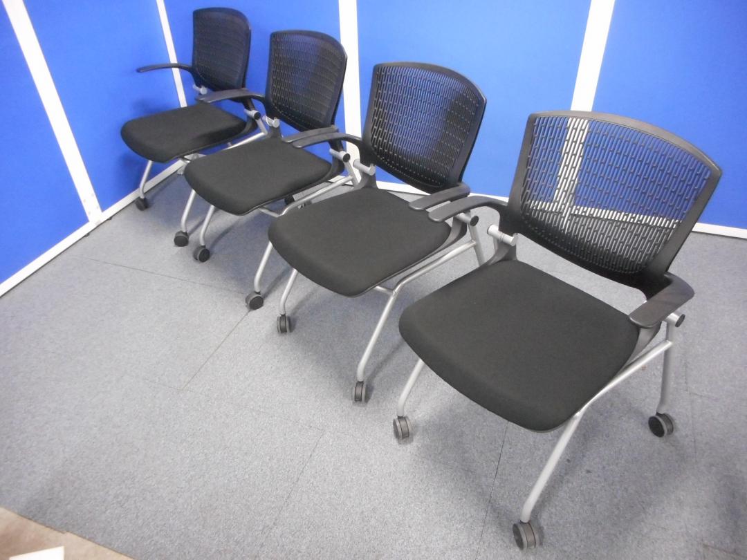 【4脚セット】【状態良好】【6脚入荷！】ミーティングチェア入荷！横にスタック可能なネスティングチェア！【会議室】【中古オフィス家具】
                        グラータ
                                    中古
            