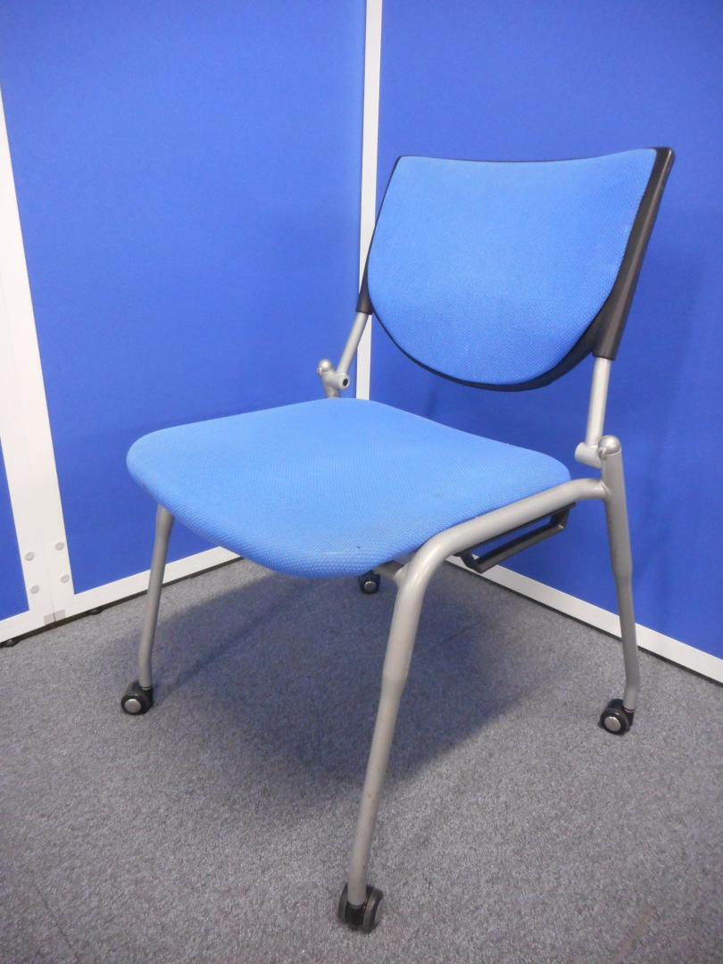 【16脚入荷！】横にスタック可能なネスティングチェア！大人気のブルーカラーです！【会議室】【キャスター付き】【中古オフィス家具】
                        プロスタック
                                    中古
            