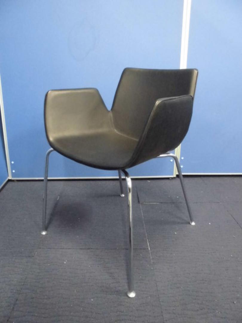 【定価8万円】高級ミーティングチェア｜内田洋行｜GMC300｜ブラック｜レザー
                        GMCシリーズ
                                    中古
            