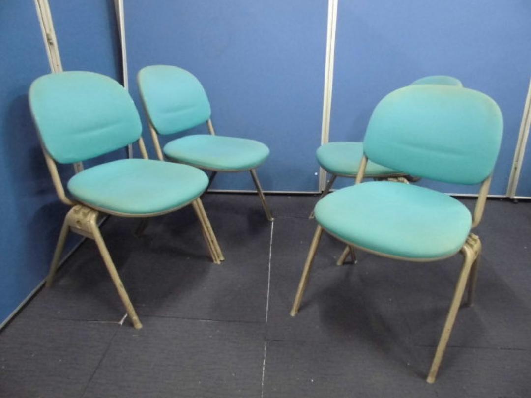 【使えればいいやシリーズ！】オカムラ製スタッキングチェア4脚セット｜グリーン【座面汚れ有】【おつとめ品】
                        
                                    中古
            