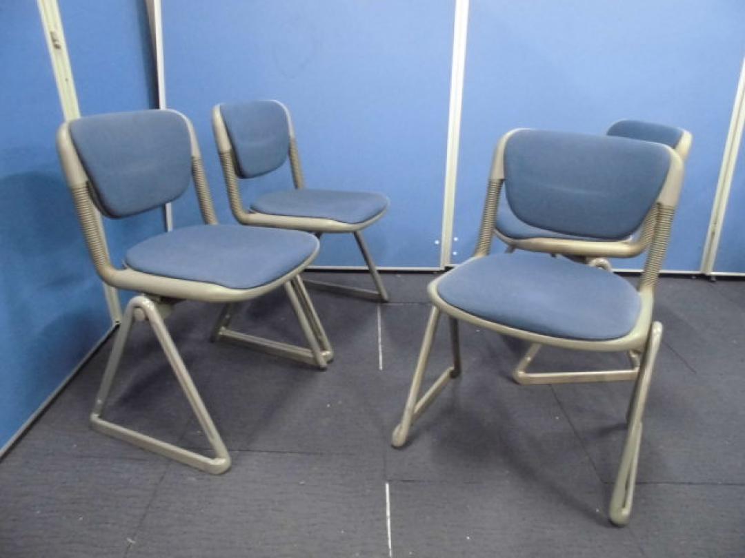 【セット商品で】国産メーカー製スタッキングチェア4脚セット【お買い得です】
                        バーテブラ
                                    中古
            