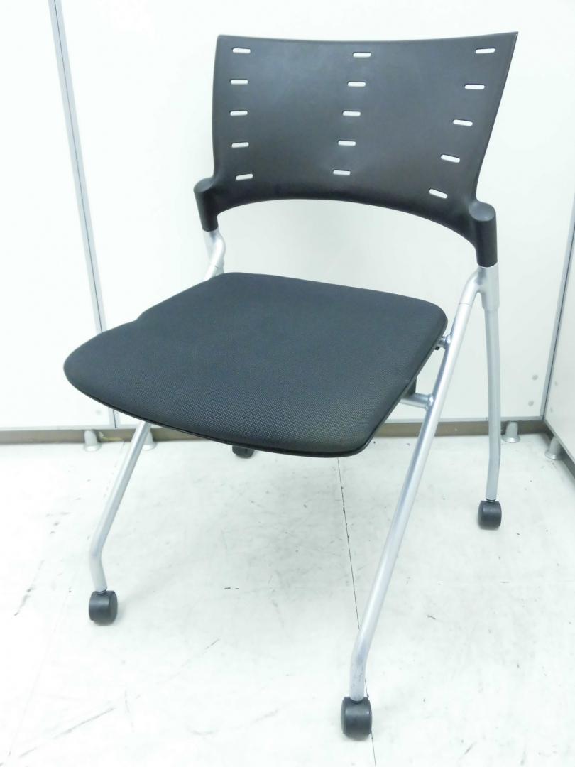 【8脚入荷】イトーキ製ネスティングチェア　折りたたんでも重ねても収納
                        
                                    中古
            