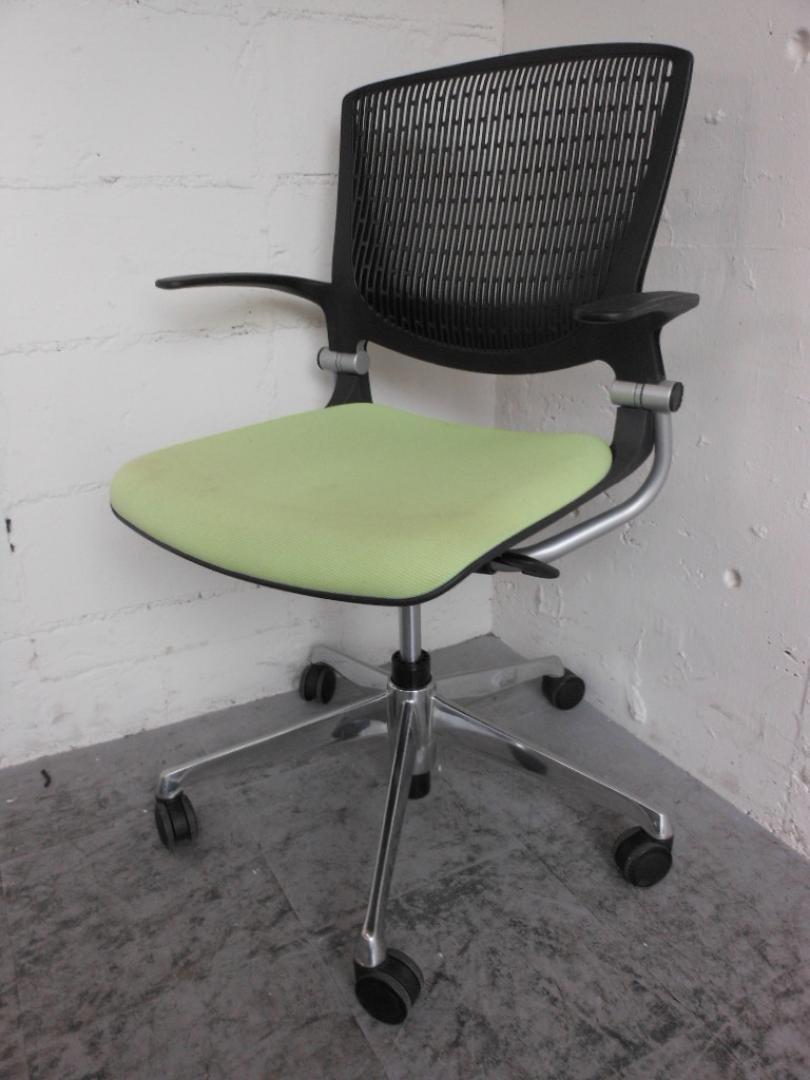 【高品質】会議用チェア！/オカムラ製グラータ入荷！!
                        グラータ
                                    中古
            