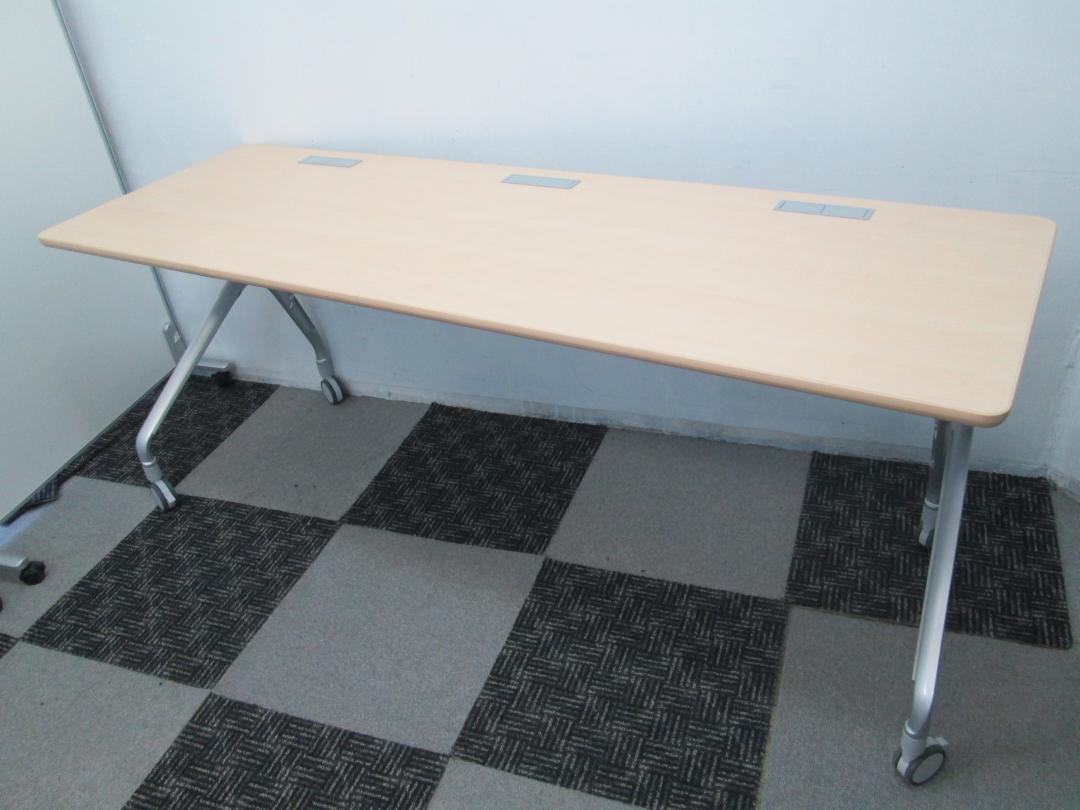 【限定１台】天板ナチュラルのサイドスタックテーブルが入荷。状態良好です
                        
                                    中古
            