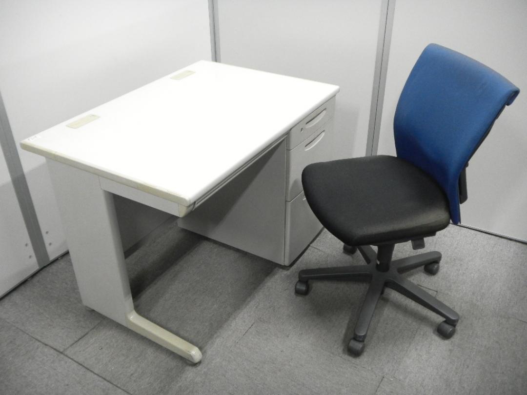 【チェア・デスクセット】片袖机とチェアをご用意いたしました！
                        チェア：コクヨ　トレンザ　デスク：オカムラ　SD-V
                                    中古
            