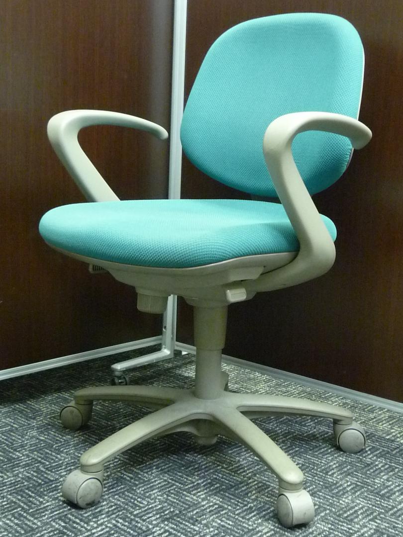 【１０脚以上揃います！】ローコストながら機能性は高い！■定番色！ほどよく淡めのグリーン■人気商品■さいたま店一押しオフィス家具aa
                        ｓｘシリーズ
                                    中古
            