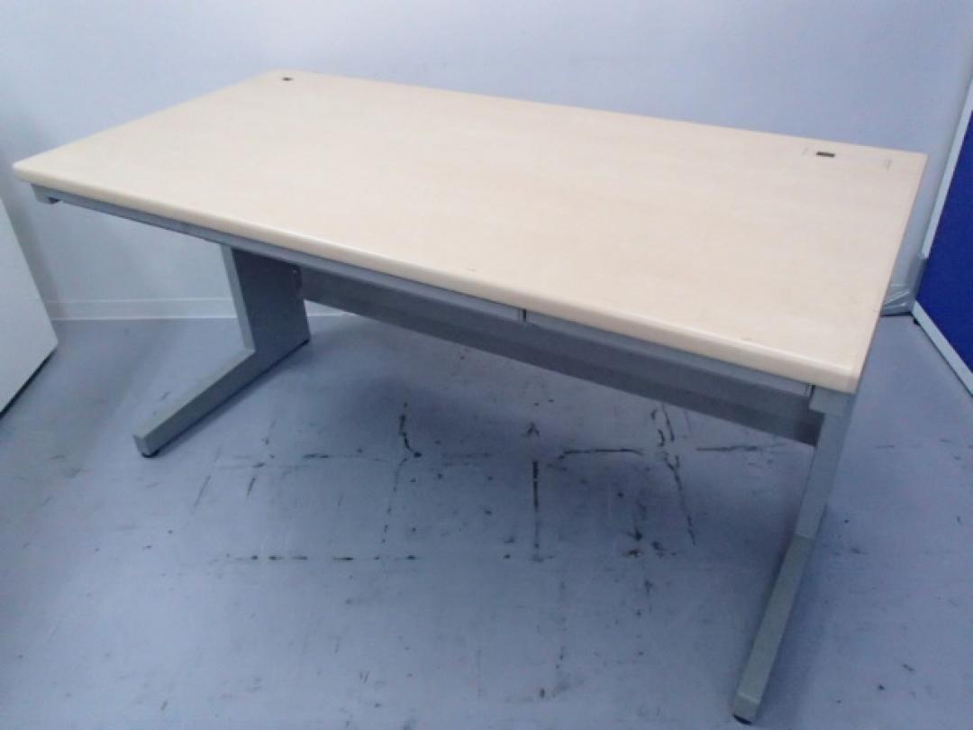 【ロット】｜オフィスデスク｜平机｜横幅1400｜ナチュラルカラー｜あらゆるオフィスにフィットします！
                        フィードシリーズ
                                    中古
            