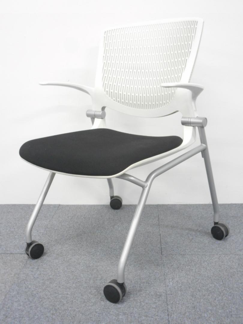 【18脚入荷！状態良好2013年製】ホワイトカラーがオシャレなネスティングチェア　【中古会議用チェア】【ロット】
                        Grata グラータ
                                    中古
            