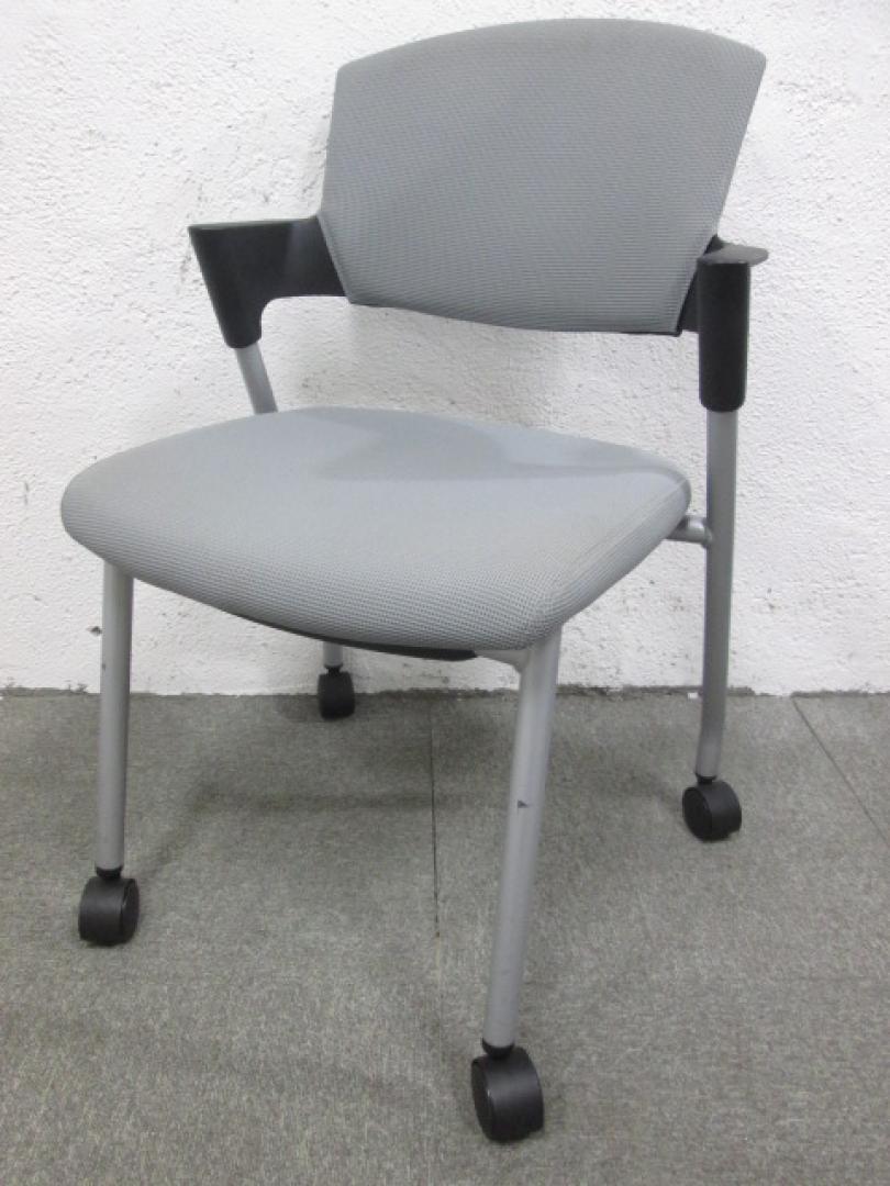 【コクヨ製プロッティシリーズ】　スタックチェア　移動に便利なキャスター付き
                        プロッティシリーズ
                                    中古
            