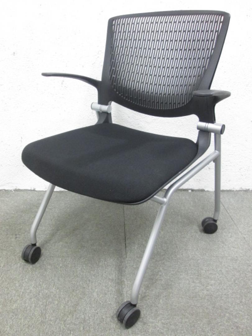 【ミーティングスペース用】【ネスティング仕様　オカムラ製　グラータ　肘付き　ブラック】
                        グラータ
                                    中古
            
