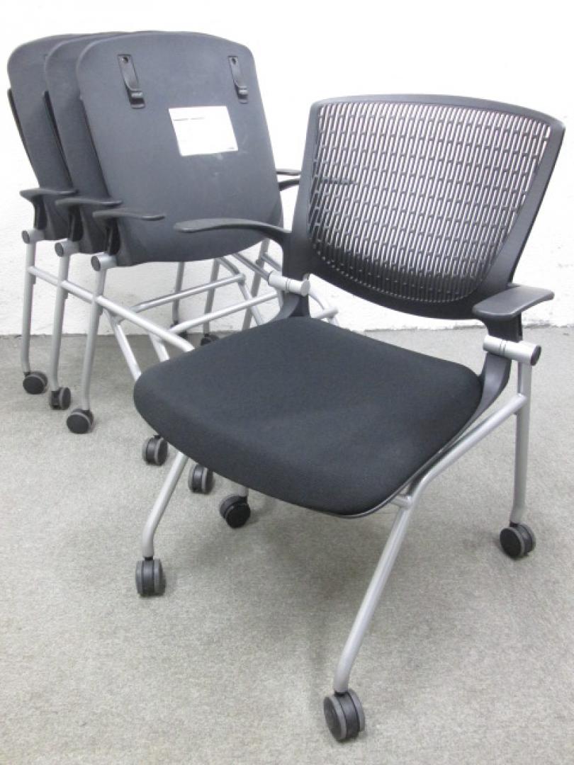 【通常価格の10％OFF！】【オカムラ製グラータシリーズ】　ネスティングチェア　移動に便利なキャスター付き　お得な4脚セット商品	
                        Grata(グラータ)
                                    中古
            