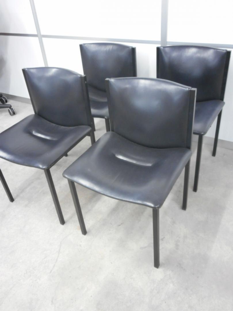 【1セット限定！】【4脚セット】ミーティングや休憩室に如何でしょうか。シックなブラックカラー！
                        
                                    中古
            