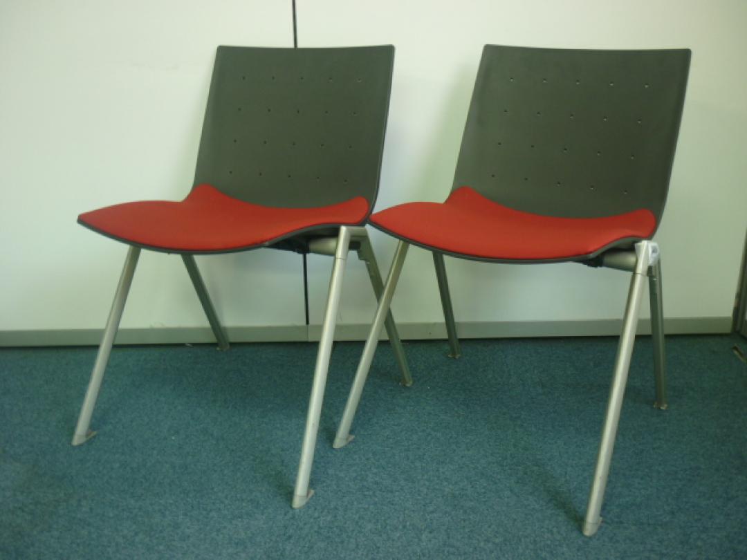 【2脚セット】【ウチダ製】【スタッキングチェア】【レッド】
                        
                                    中古
            