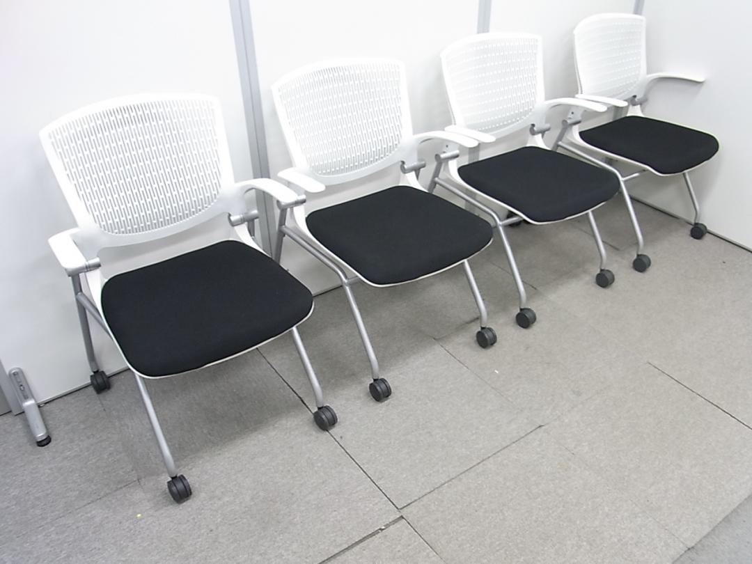 【4脚セット】お買い得なセット価格■オカムラ製グラータシリーズが続々入荷！肘置き付き キャツター付き ネスティング可能
                        Grata(グラータ)
                                    中古
            