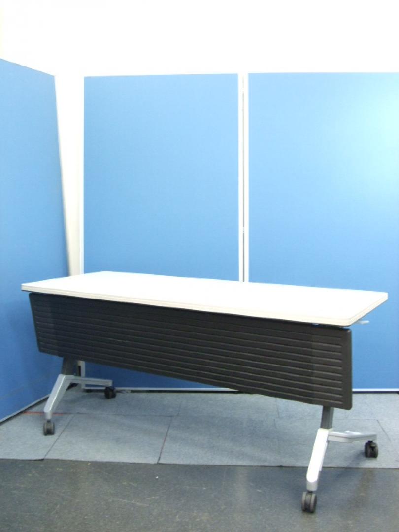 大手国内メーカー製　会議室の必需品サイドスタックテーブル！
                        
                                    中古
            