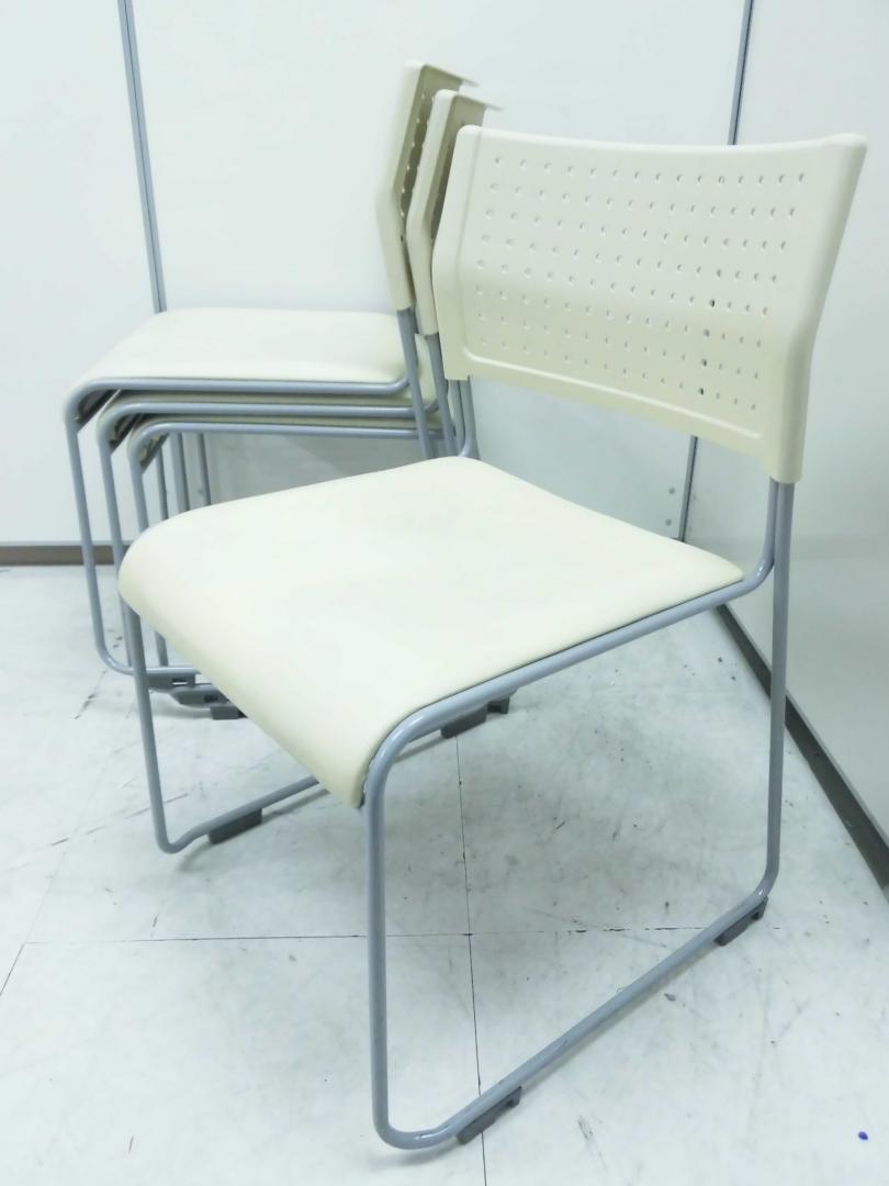 【限定2セット】スタッキングチェアの4脚セット　作業場に置いても大活躍！！
                        
                                    中古
            