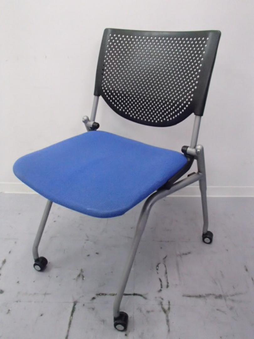 【6脚揃います！】｜ミーティングチェア｜okamura製｜座を跳ね上げてネスティング可能、スペースをとらず、効率よく収納！
                        プロスタックシリーズ
                                    中古
            