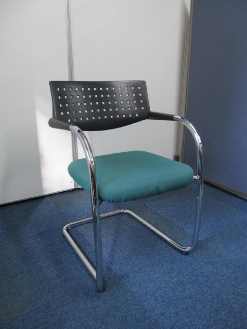 【ミーティングチェア】Antonio Citterio(アントニオ・チッテリオ)デザインの名作チェア　Visavis　グリーン【スタックチェア】残り2脚
                        ビザビ【Visavis】
                                    中古
            