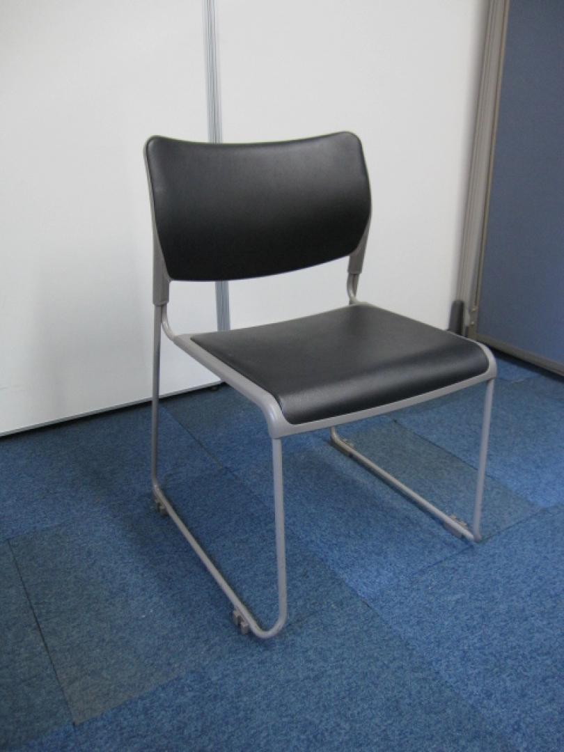 【スタッキングチェア】座面と背もたれビニールクッション　カラー：ブラック
                        
                                    中古
            